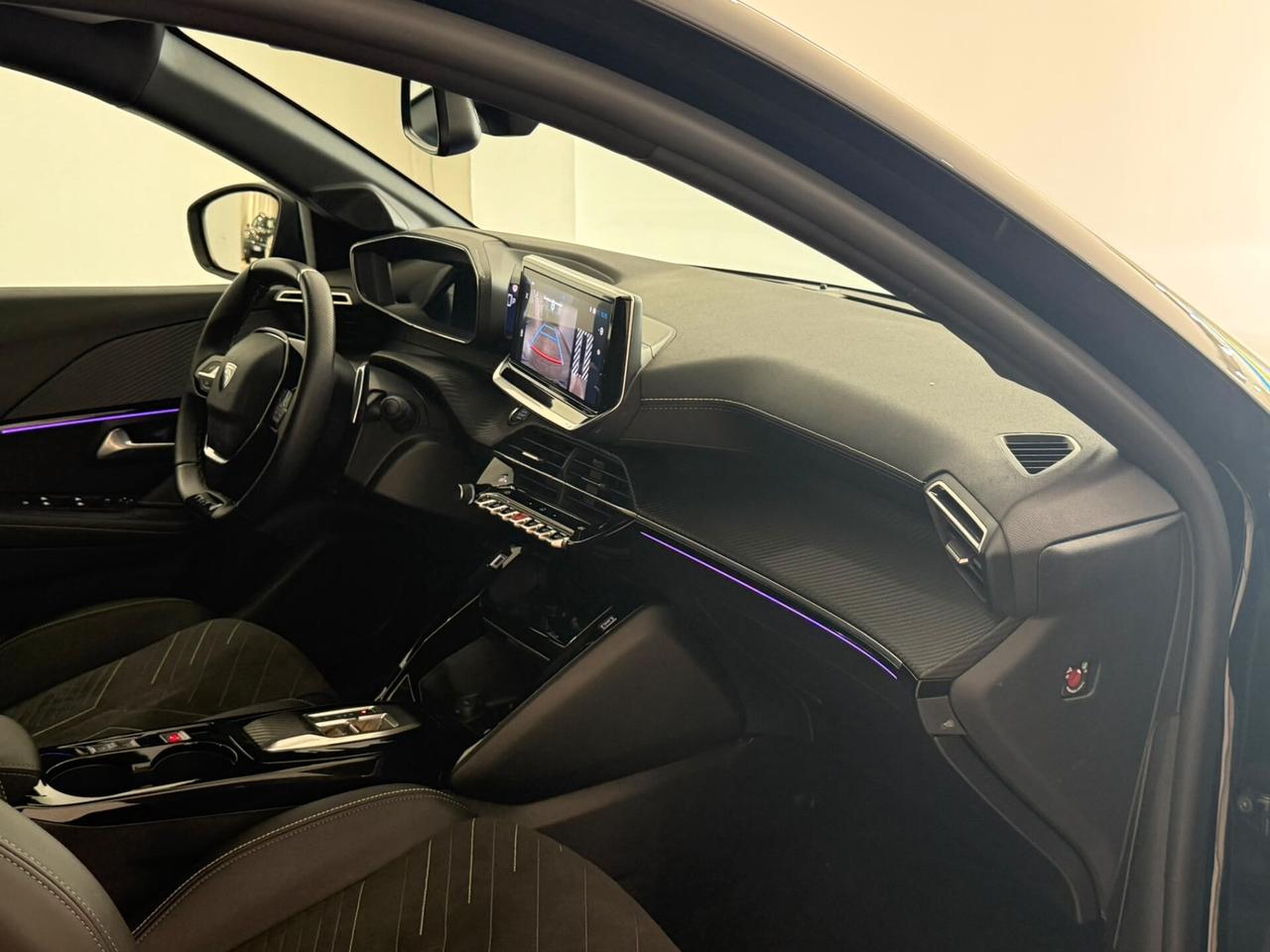 Peugeot 208 hybrid/benzina 2025 14.000 km