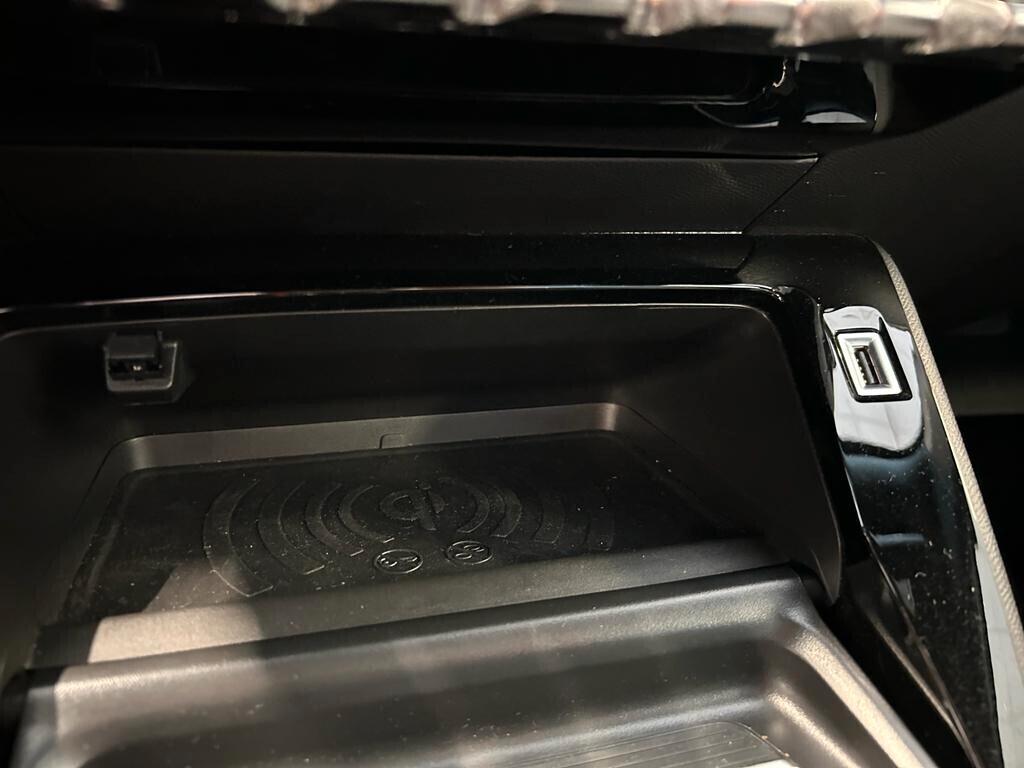 Peugeot 2008 GT LINE PureTech 130 EAT8 SPOTICAR
