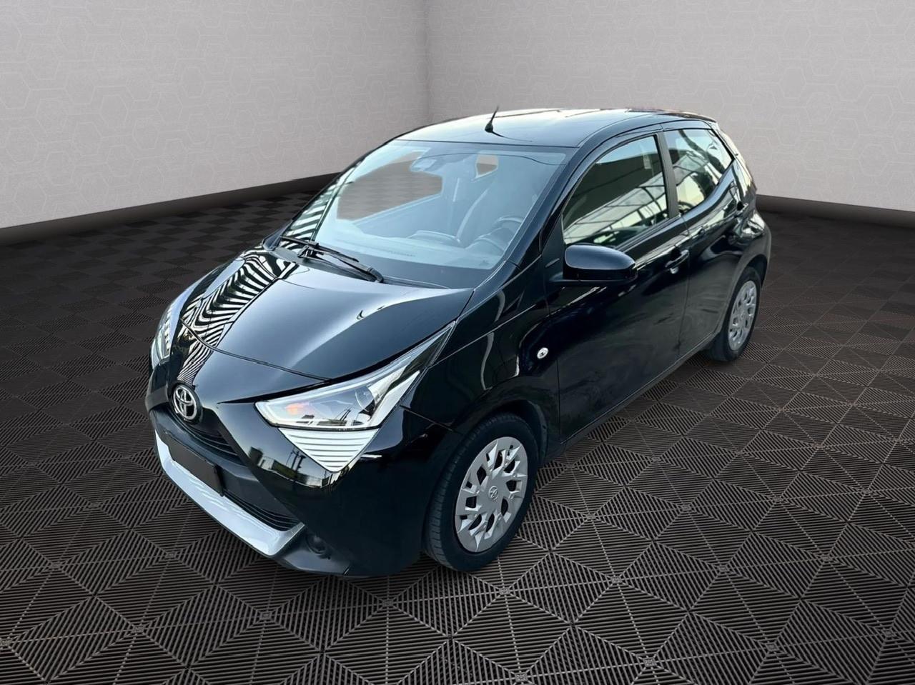 Toyota Aygo Connect 1.0 VVT-i 72 CV 5 porte x-play MMT