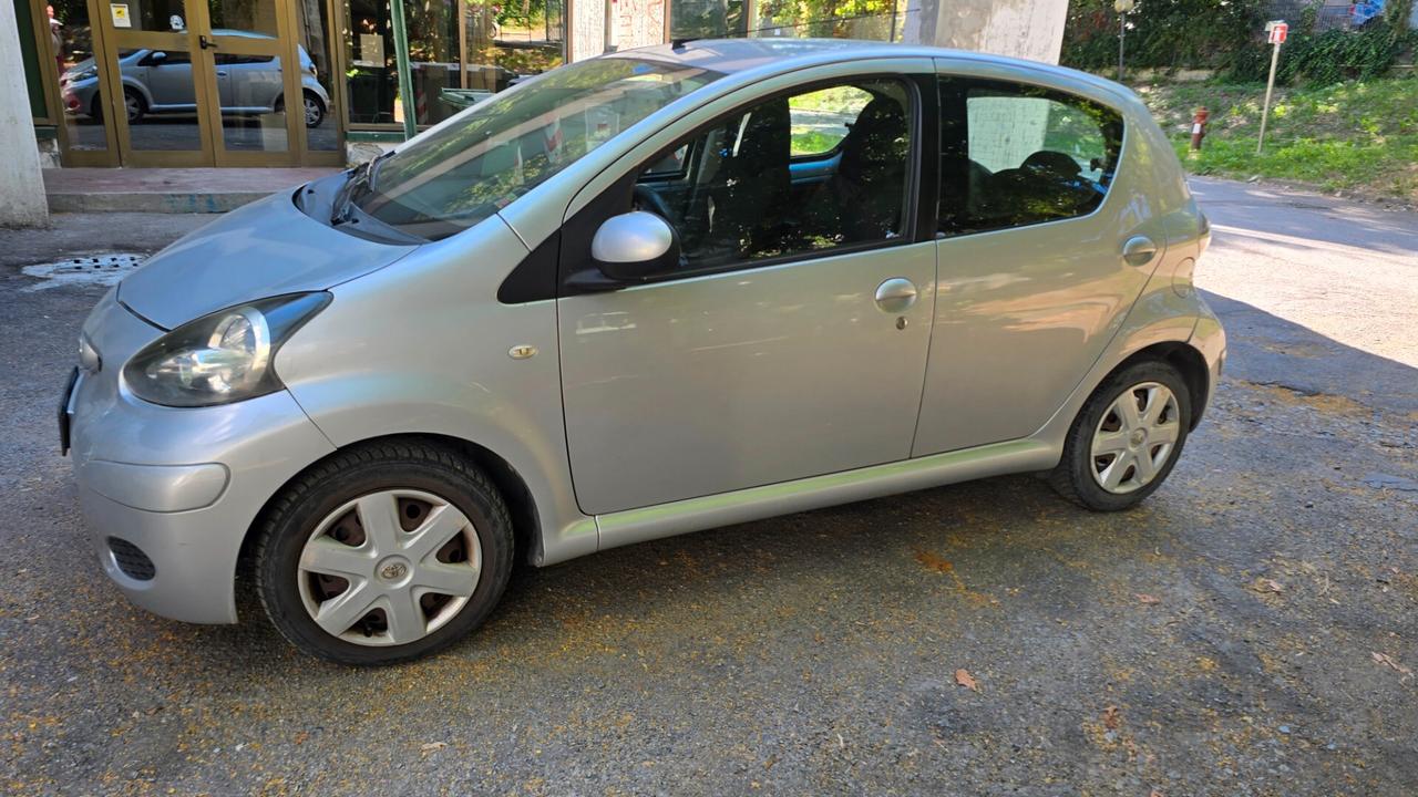 Toyota Aygo 1.0 12V VVT-i 5 porte Sol