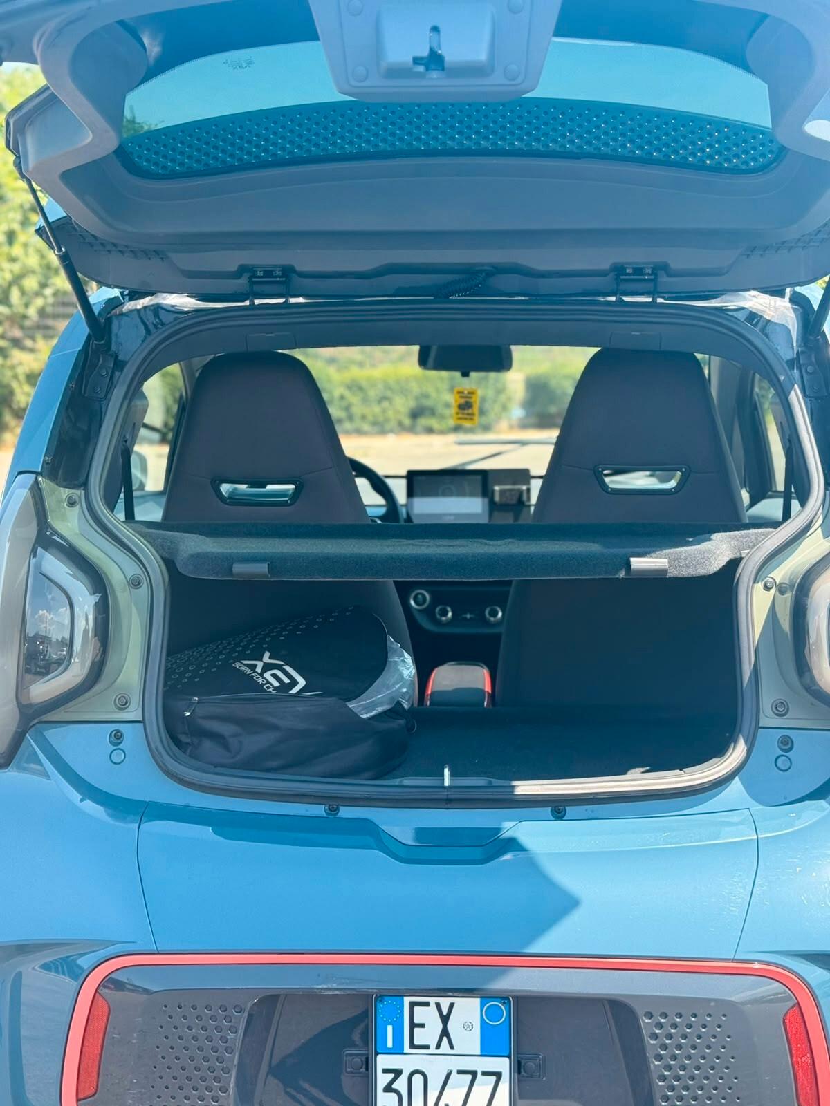 Xev Yoyo Premium iva esposta km 0 garanzia 24 mesi