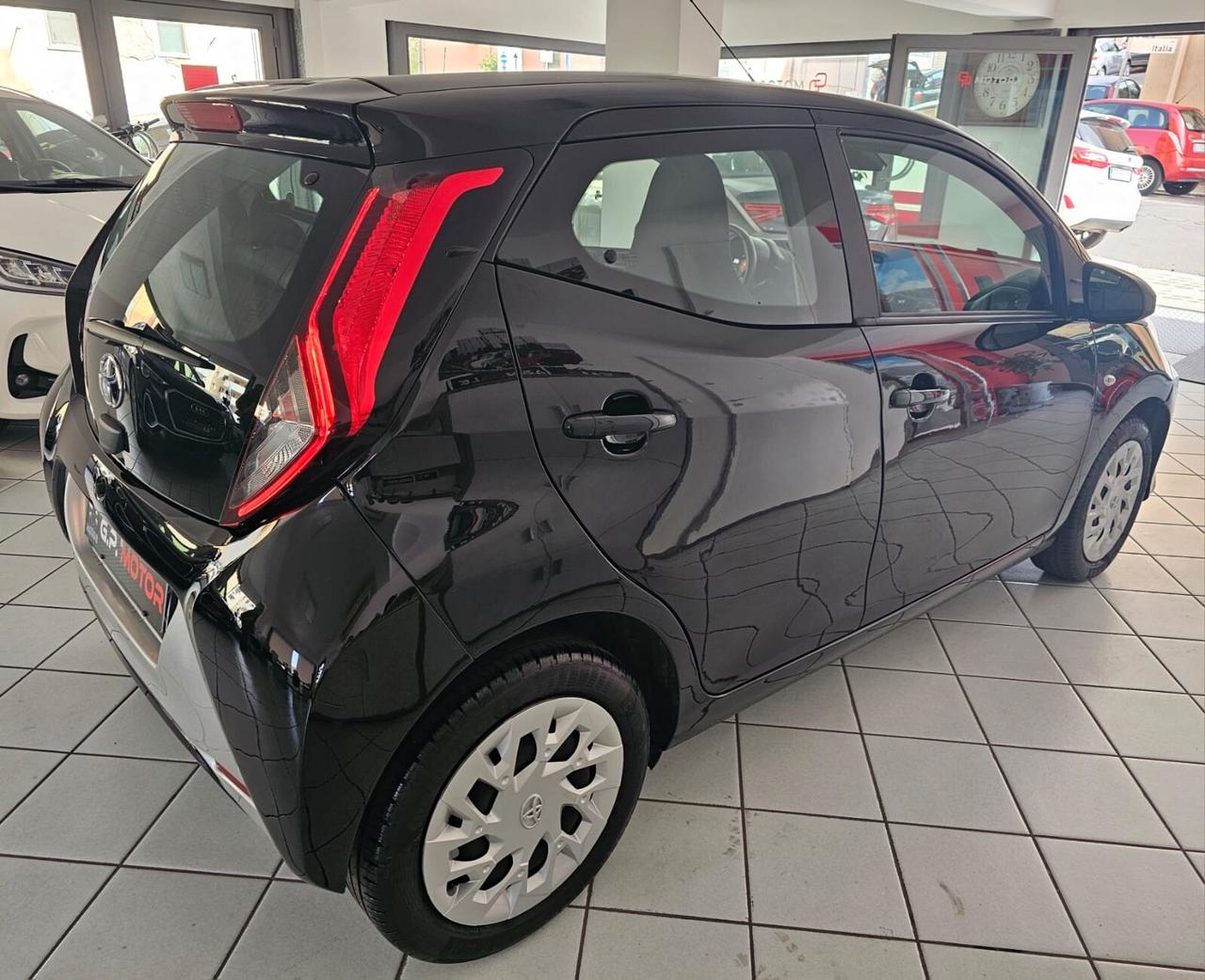 Toyota Aygo Connect 1.0 VVT-i 72 CV 5 porte x-cool