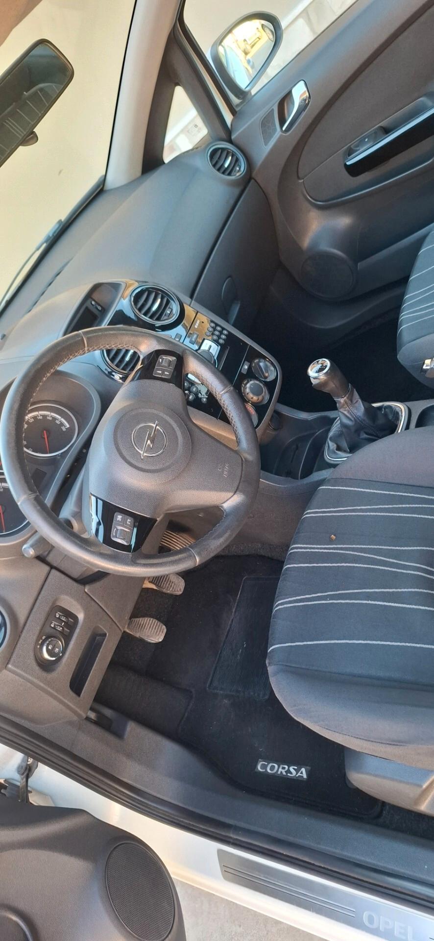 Opel Corsa 1.2 3 porte Club