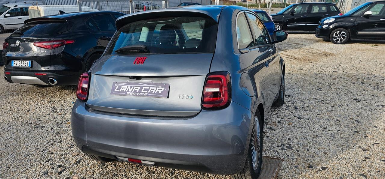 Fiat 500 500e Berlina 42 kWh La Prima