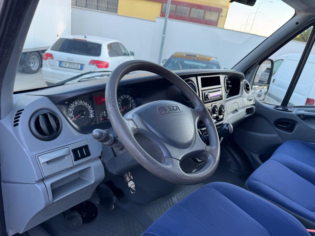 Iveco daily 35c15 7 posti ribaltabile e gru