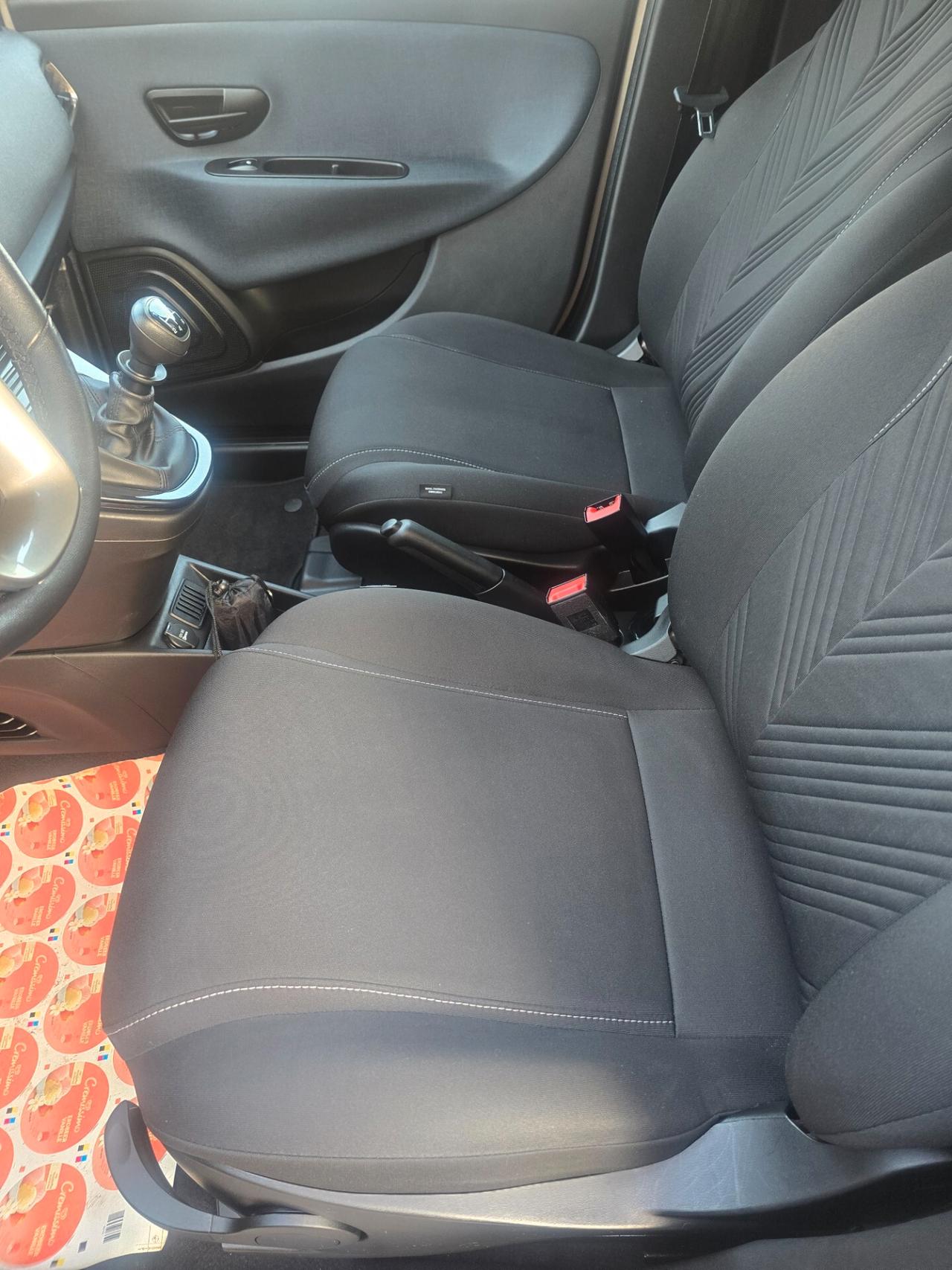 Lancia Ypsilon 1.2 69 CV 5 porte GPL Gold Plus