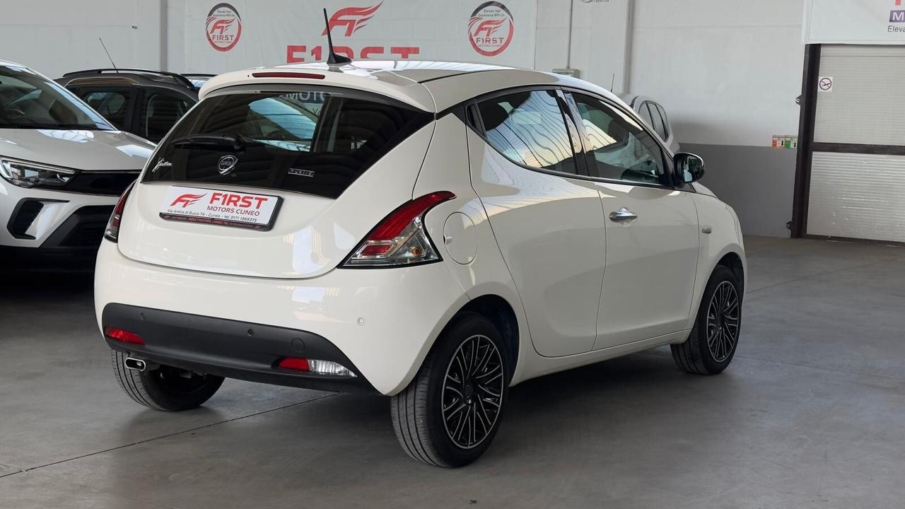 Lancia Ypsilon 1.0 FireFly 5 porte S&S Hybrid Ecochic A. Ferretti