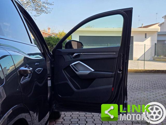 AUDI Q3 35 TFSI 150 CV S Tronic S Line Identity Black