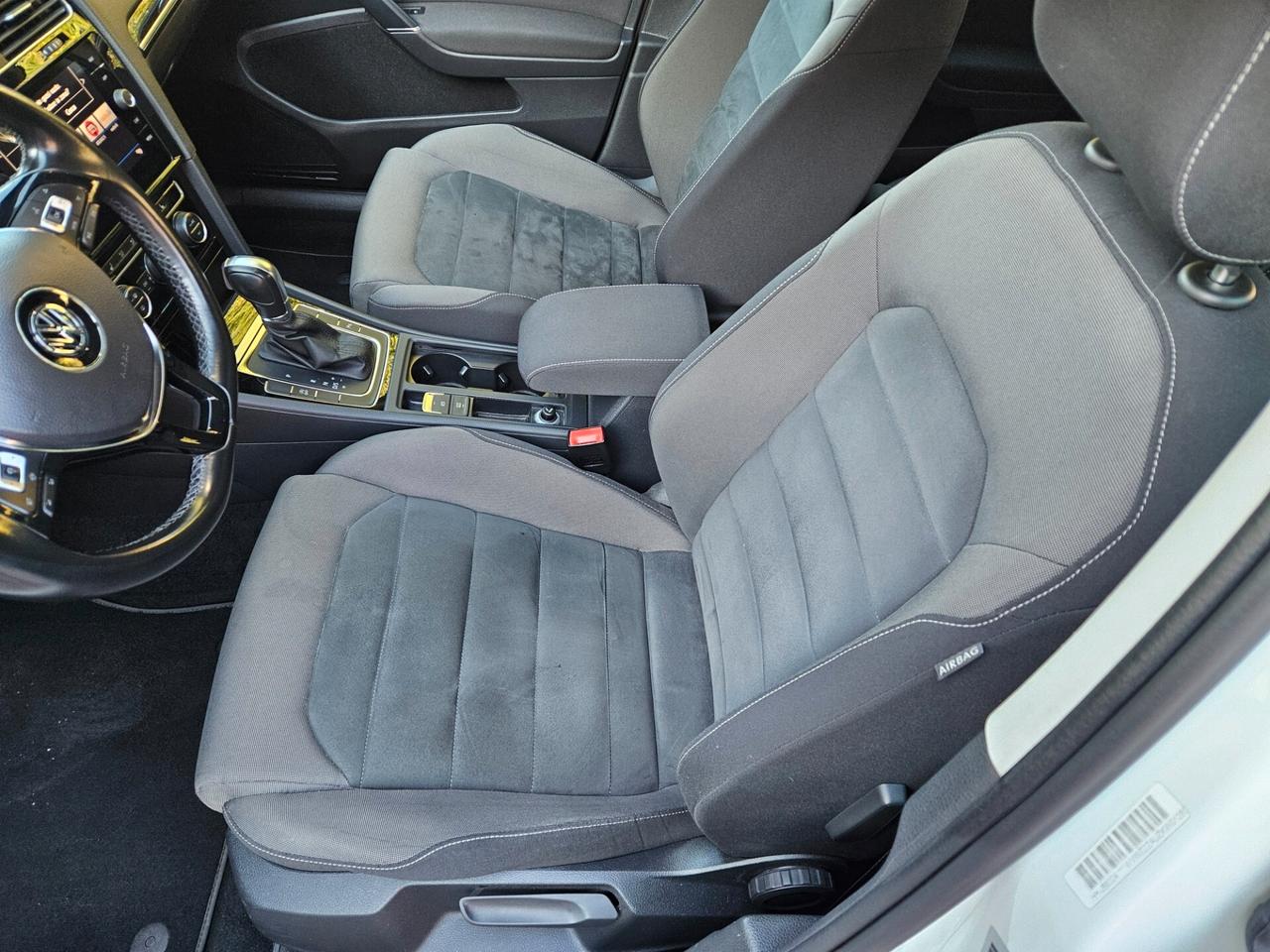 Volkswagen Golf 1.5 TSI DSG 5p. R-LINE