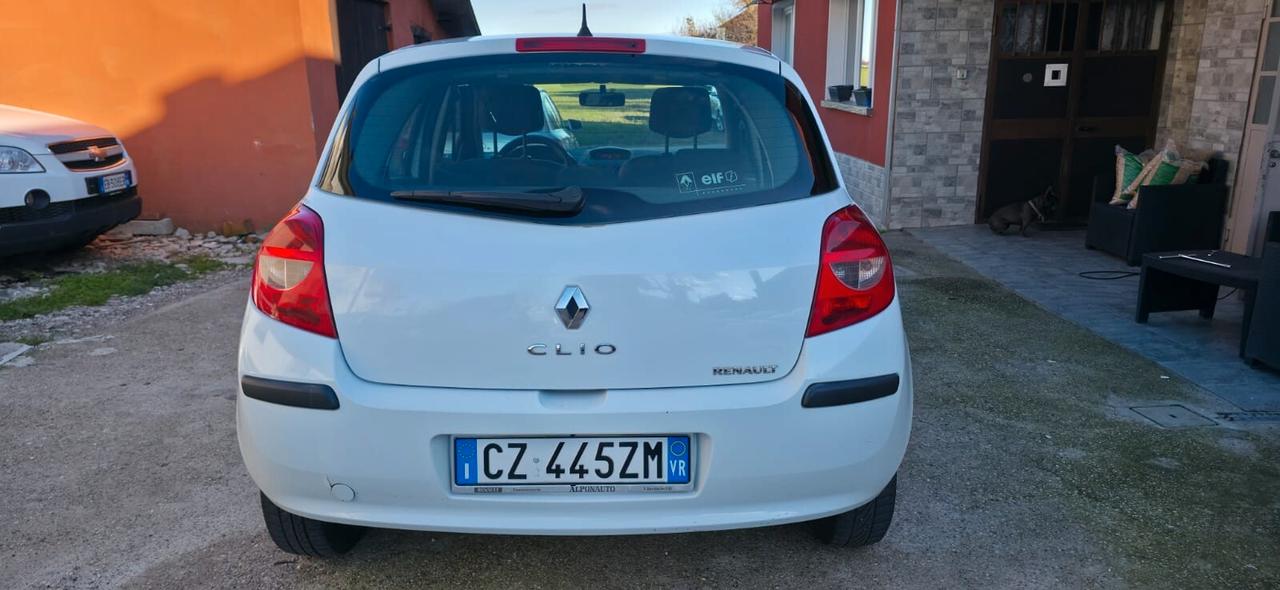 Renault Clio 1.2 16V 5 porte Luxe neopatentati