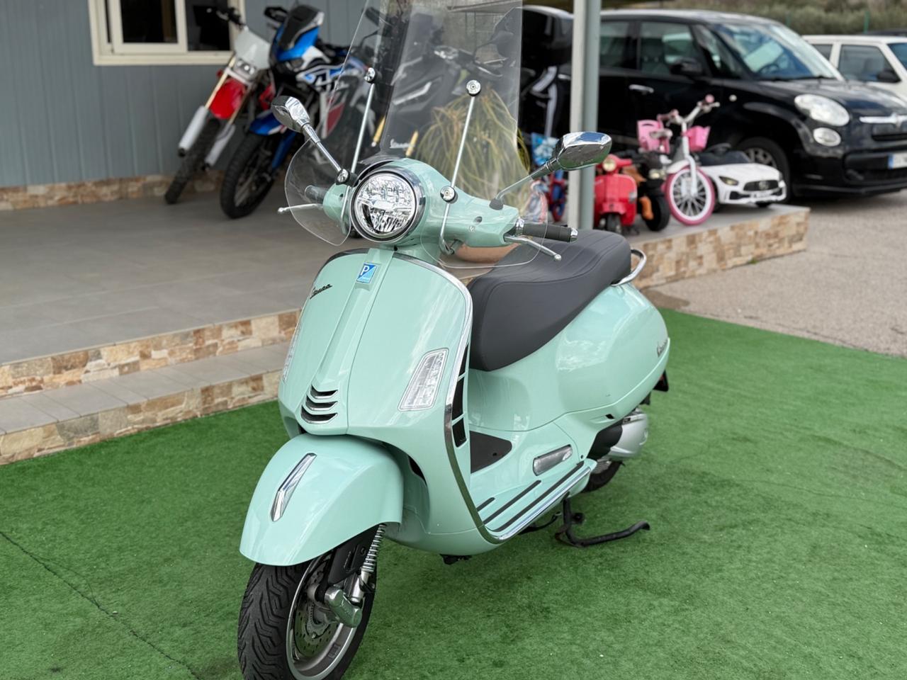 Piaggio Vespa 300 GTS Colore TIFFANI Nuova