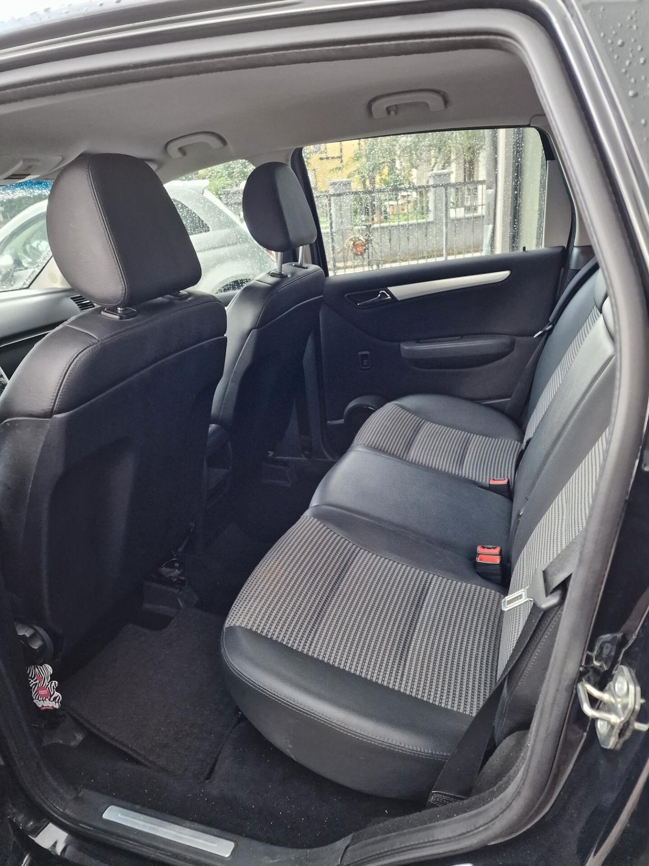 Mercedes-benz B 200 CDI PER NEOPATENTATI E CAMBIO AUTOMATICO
