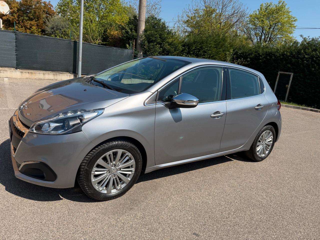 Peugeot 208 1.5 - NEOP. - NAV. - 12 MESI DI GARANZIA -
