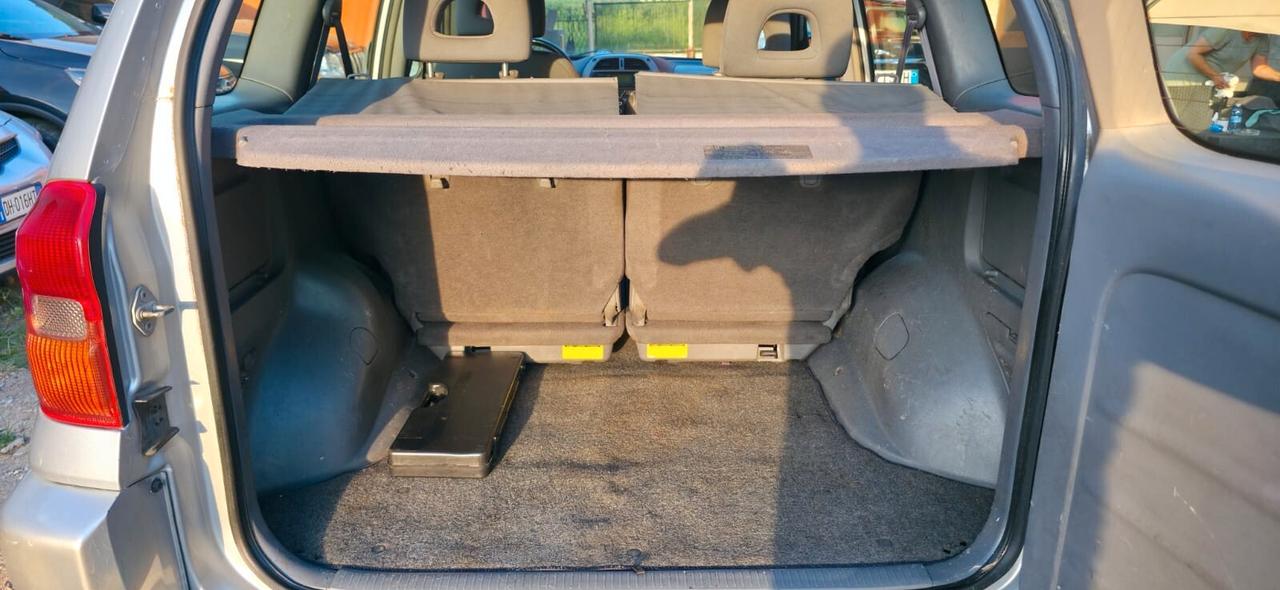 Toyota RAV 4 RAV4 2.0 Tdi D-4D 5 porte Sol