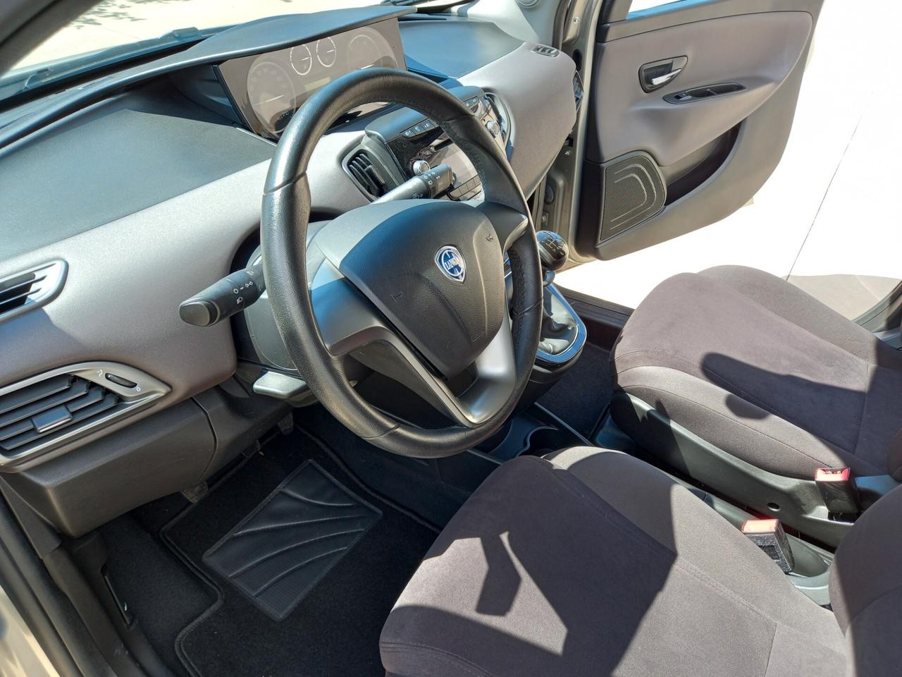 Lancia Ypsilon 1.2 69 CV SOLO 30000 KM !!!