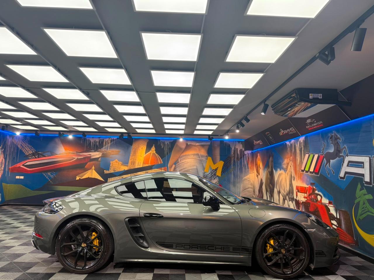 Porsche 718 Cayman 2.0 Style Edition (718)
