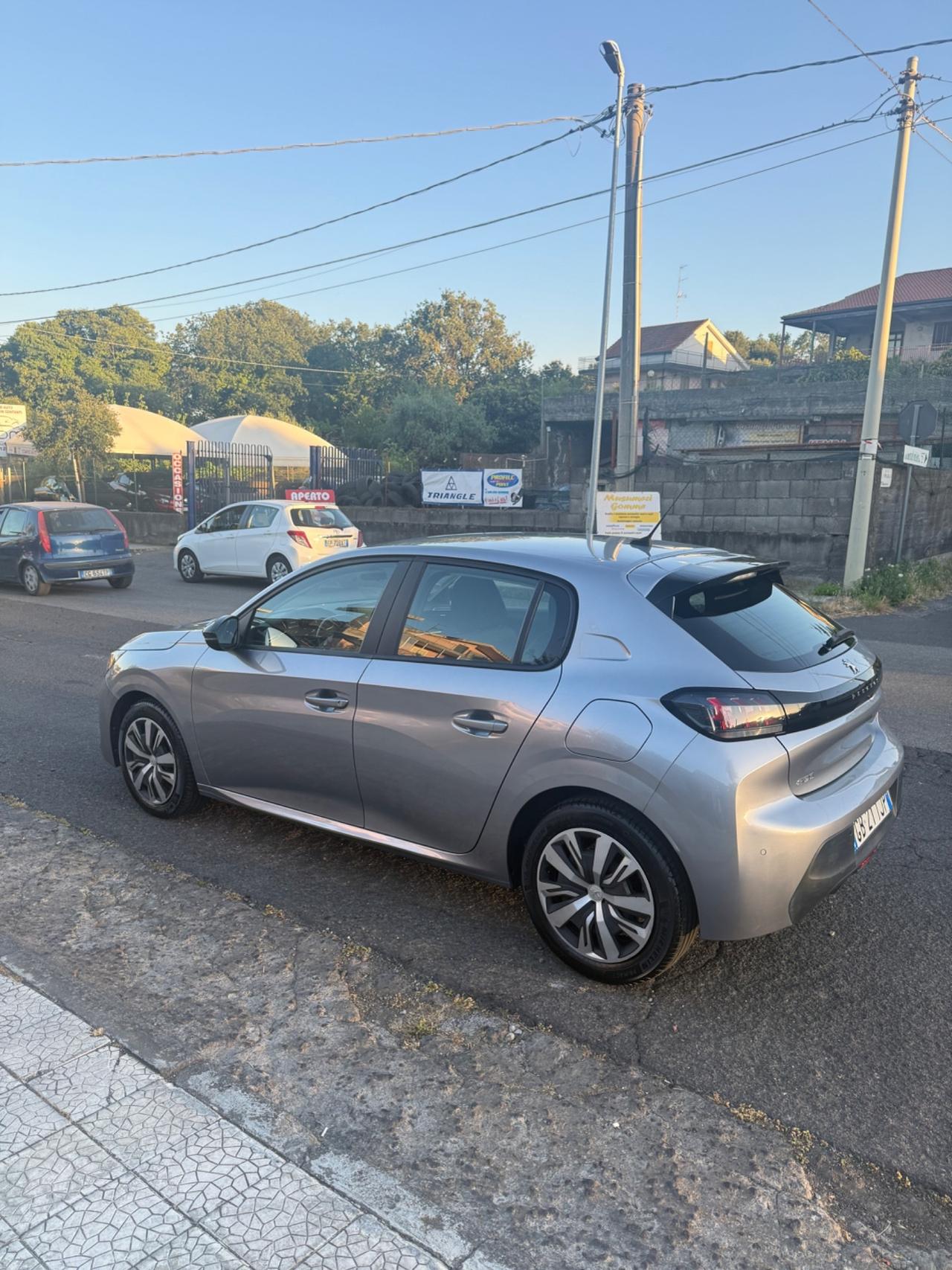 Peugeot 208 PureTech 75cv