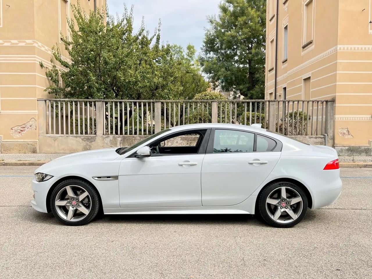 Jaguar XE 2.0 250 CV AWD aut. R-Sport