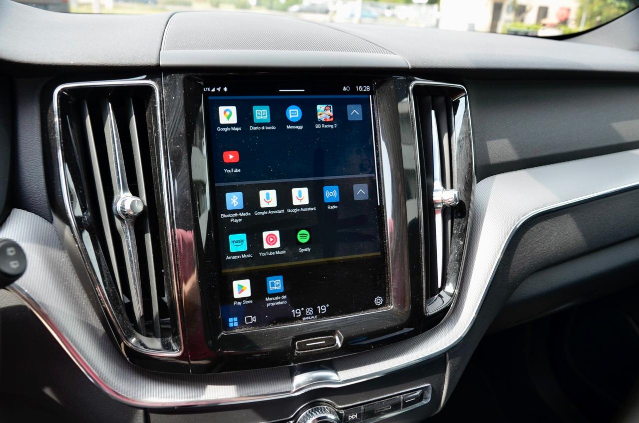 VOLVO XC60 2.0 B4 R-DESIGN 197cv AUTO, UNICOPROPRIETARIO, SERVICE UFF VOLVO, UFF ITALIANA, EURO 6D, FARI LED, NAVI, RETROCAMERA, PERMUTE