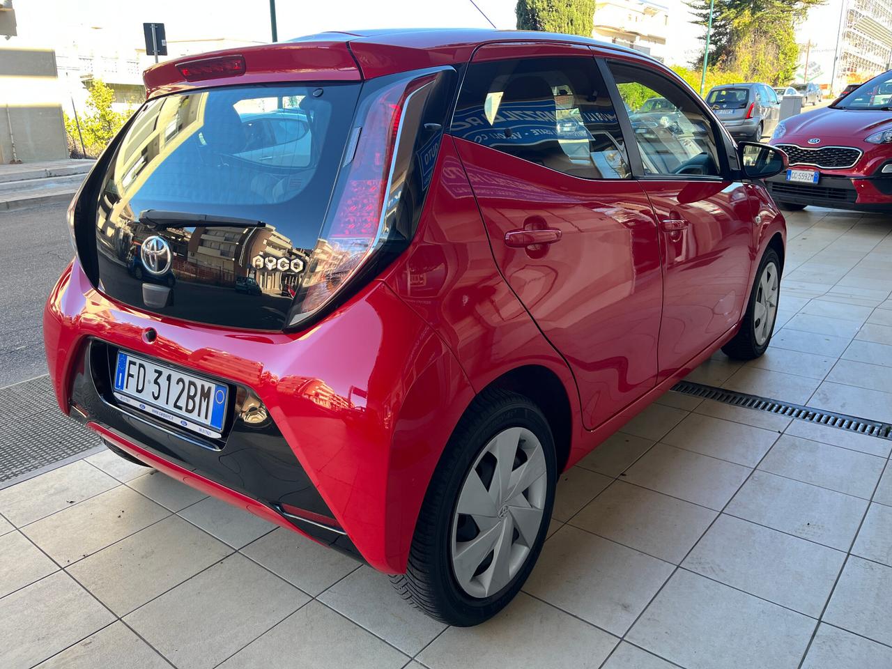 Toyota Aygo 1.0 VVT-i 69 CV 5 porte x-play