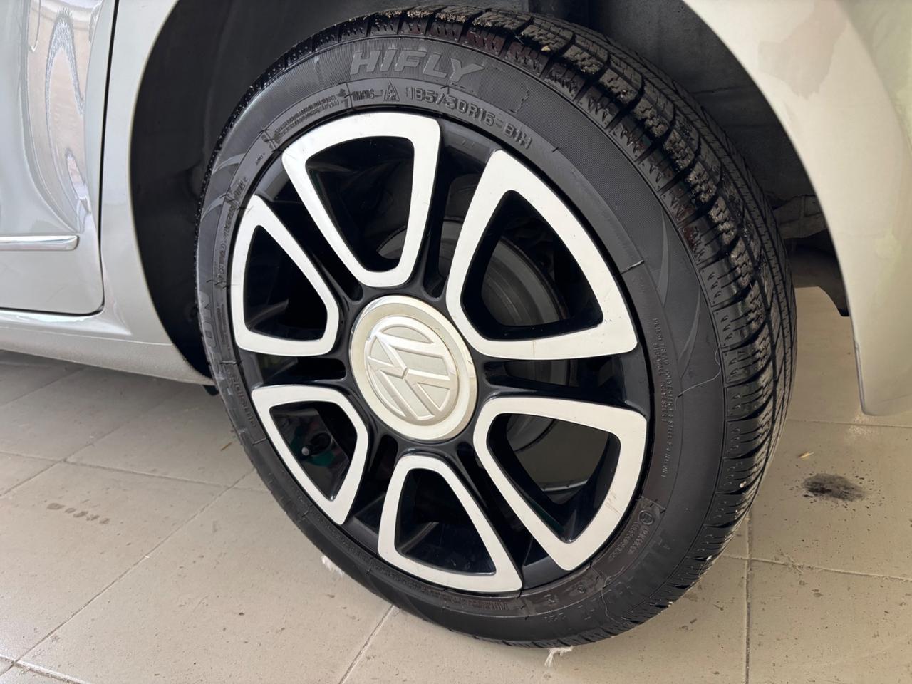Volkswagen up! 1.0 75 CV 5p. high