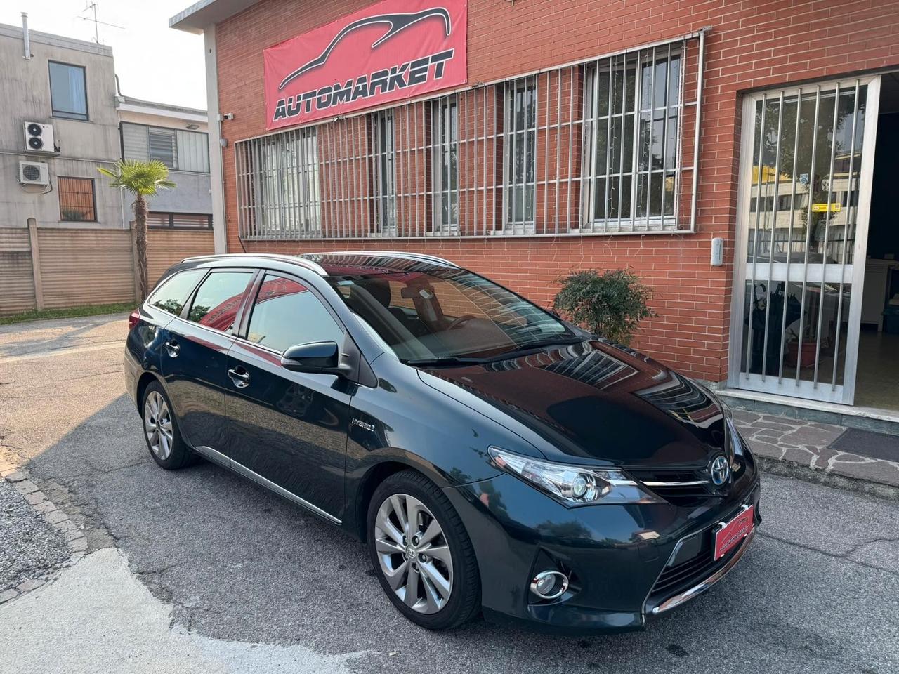 Toyota Auris Touring Sports 1.8 Hybrid Lounge
