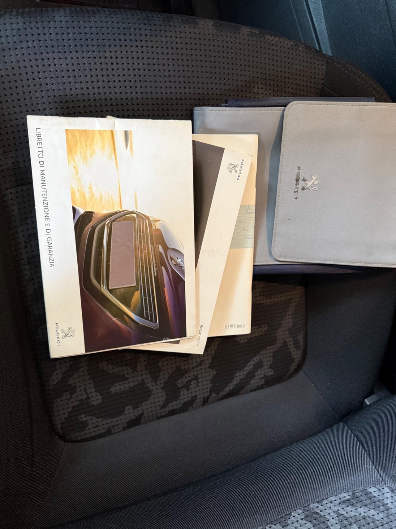 Peugeot 3008 1.6 e-HDi 112CV cambio robotizzato Stop&Start Allure