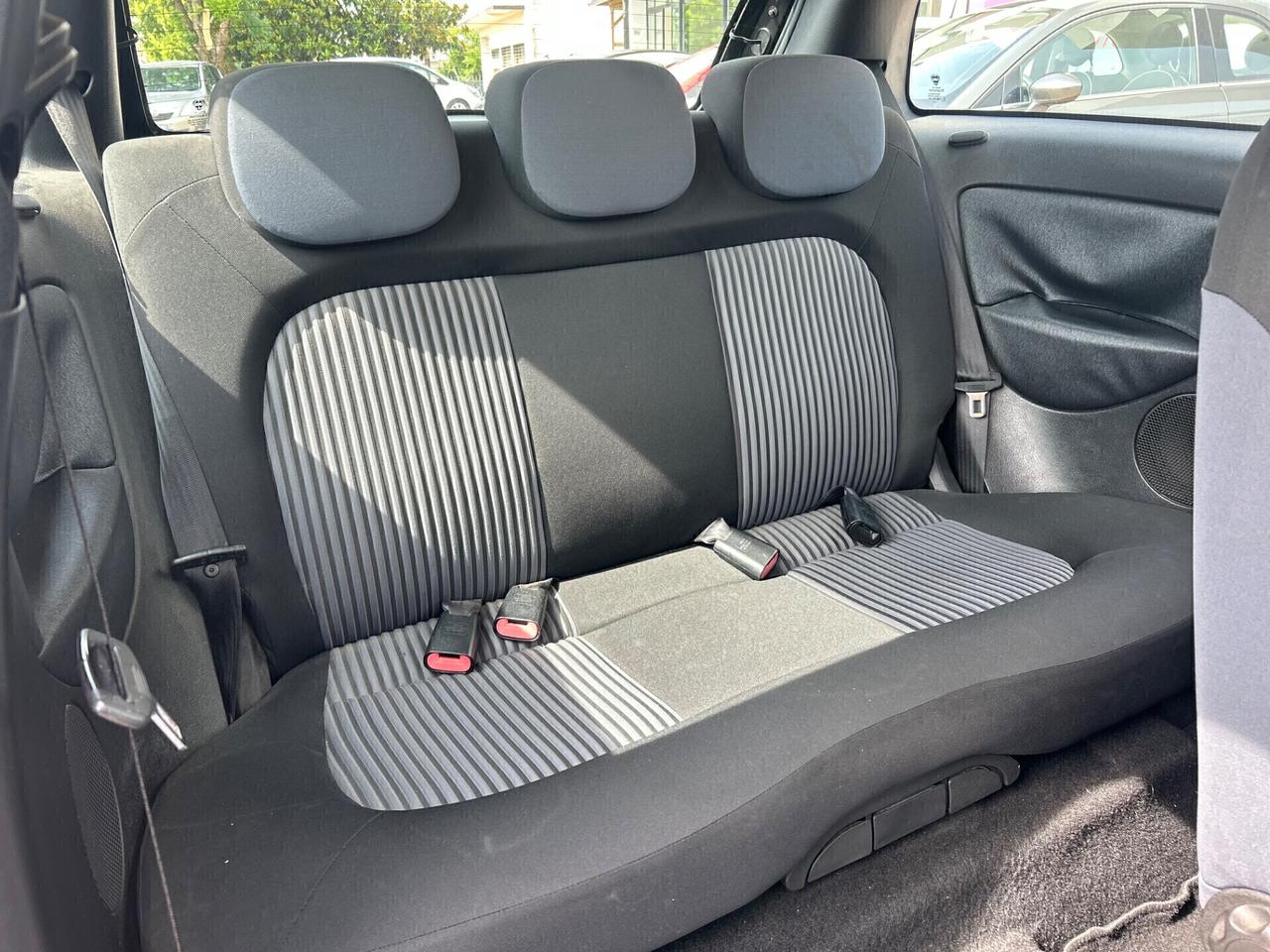 Lancia Ypsilon 1.3 MJT 75 CV Versus