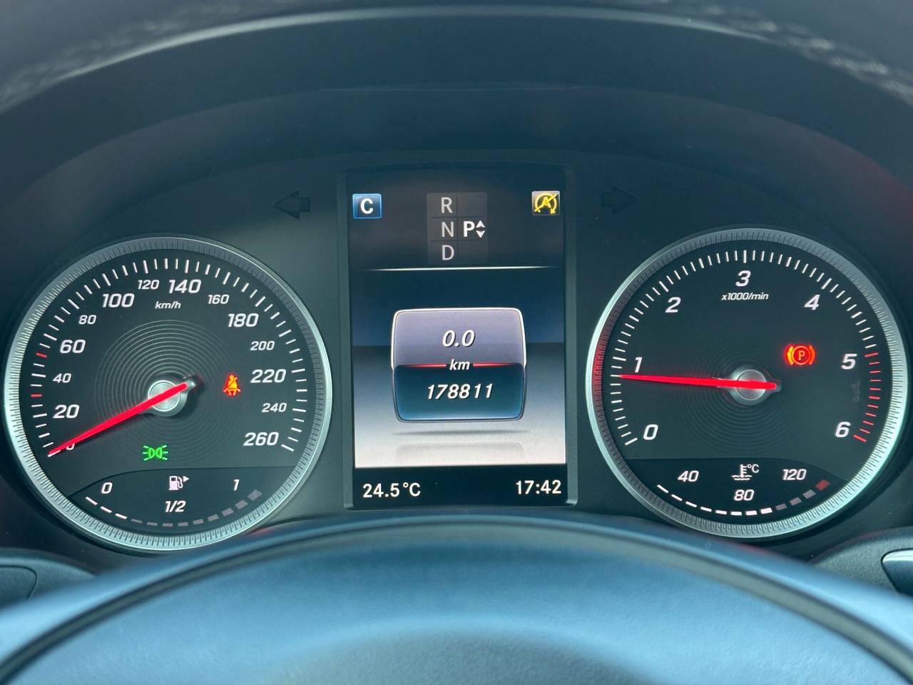 MERCEDES-BENZ C 180 d Auto Business