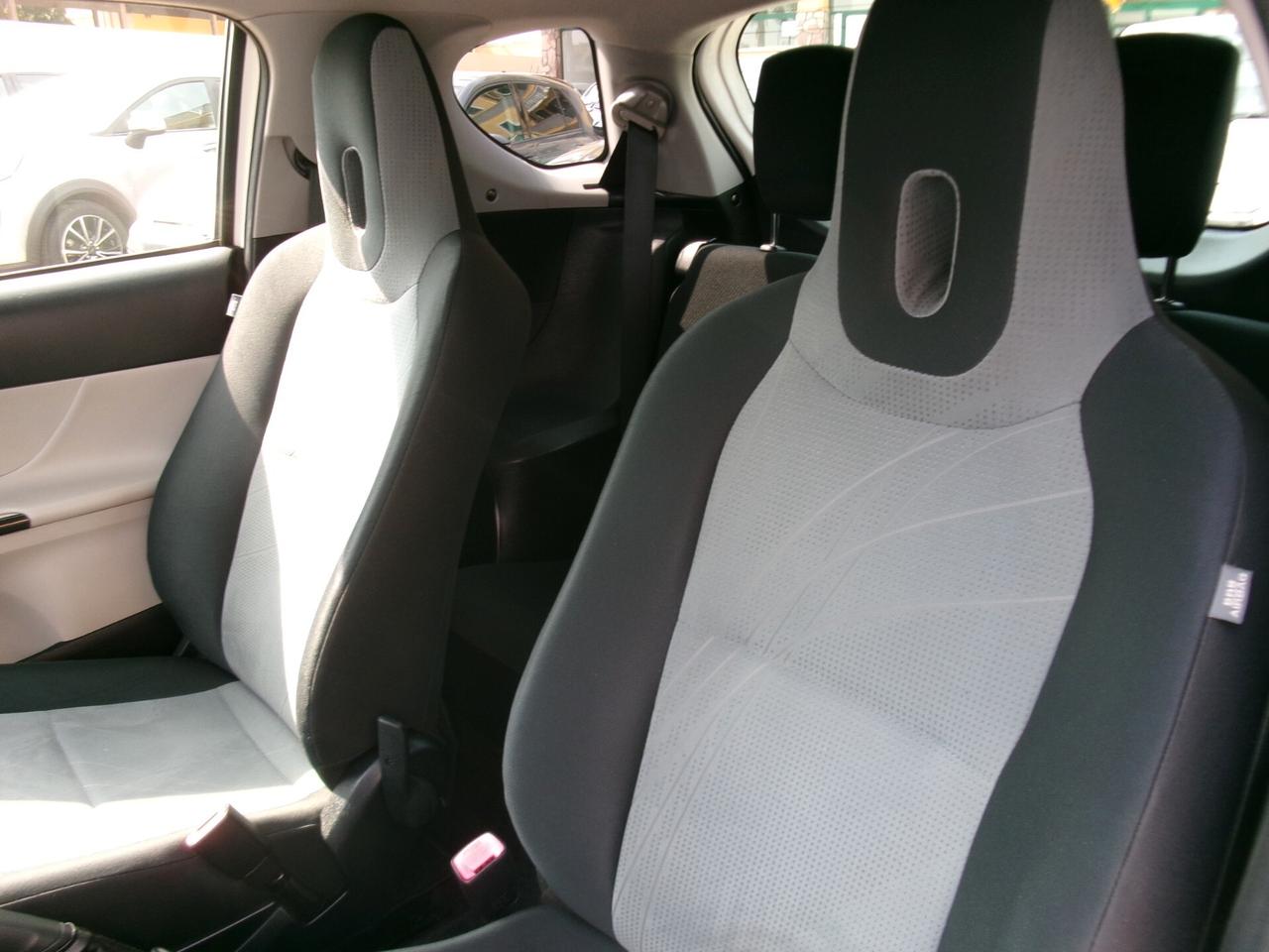 Toyota iQ 1.0 LOUNGE CVT AUTOMATICA NAVIGATORE *PERFETTA*