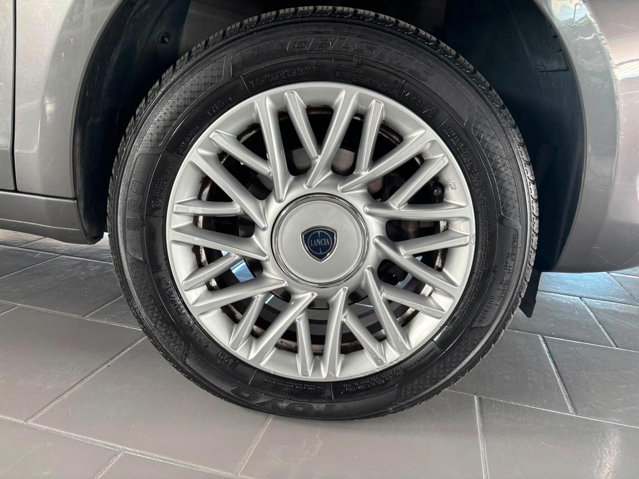 Lancia Ypsilon 0.9 TwinAir 85 CV 5 porte Metano Ecochic Gold