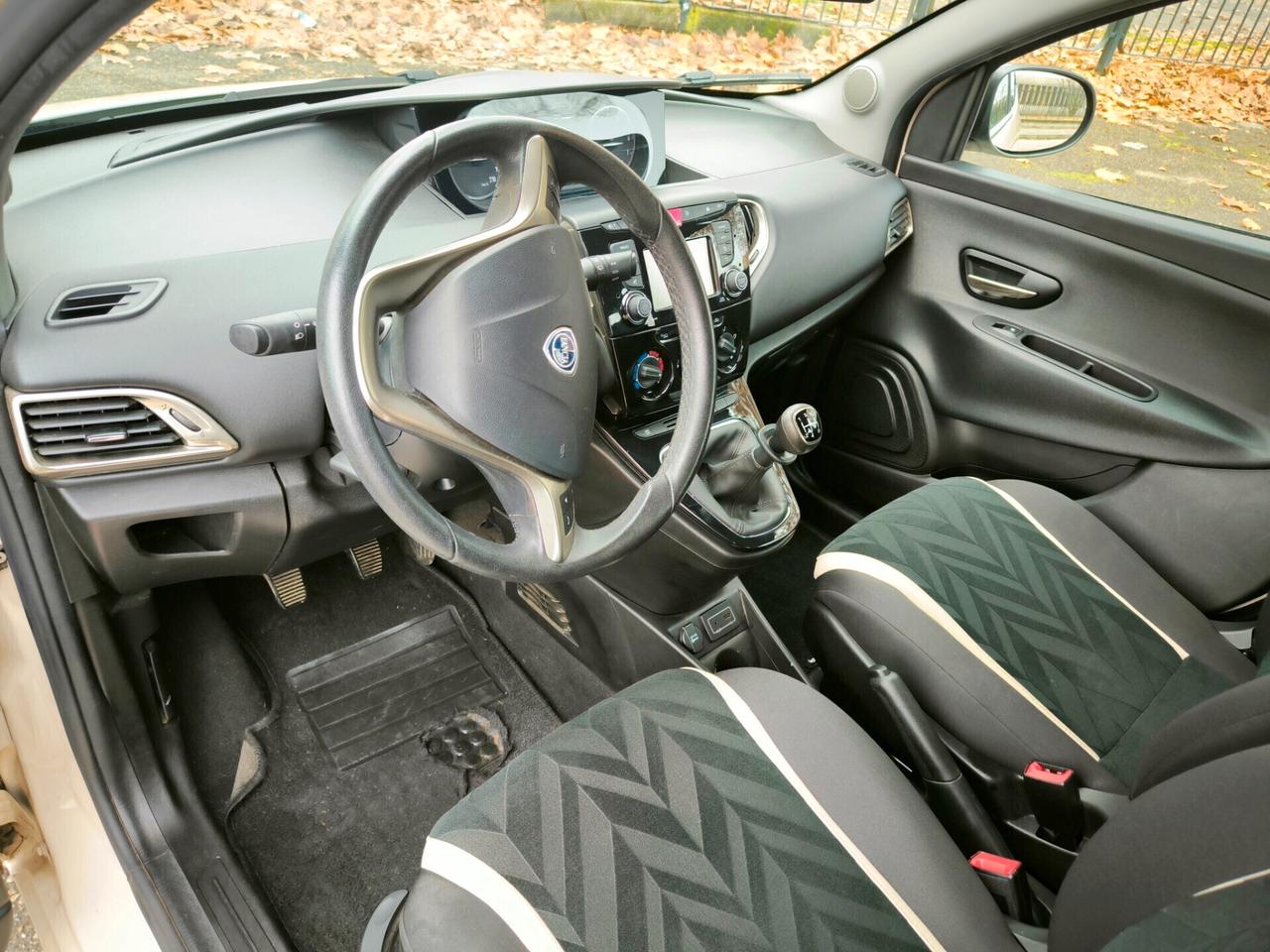 Lancia Ypsilon 1.2 69 CV 5 porte Platinum