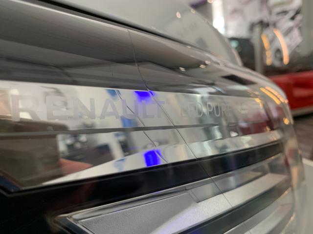 RENAULT Trafic TRUCKS 2T8 2.0 dCi 150CV PC-TN Combi Red Edition