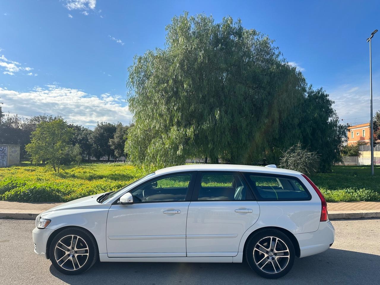 Volvo V50 1.6 DIESEL 2011 - CERCHI IN LEGA