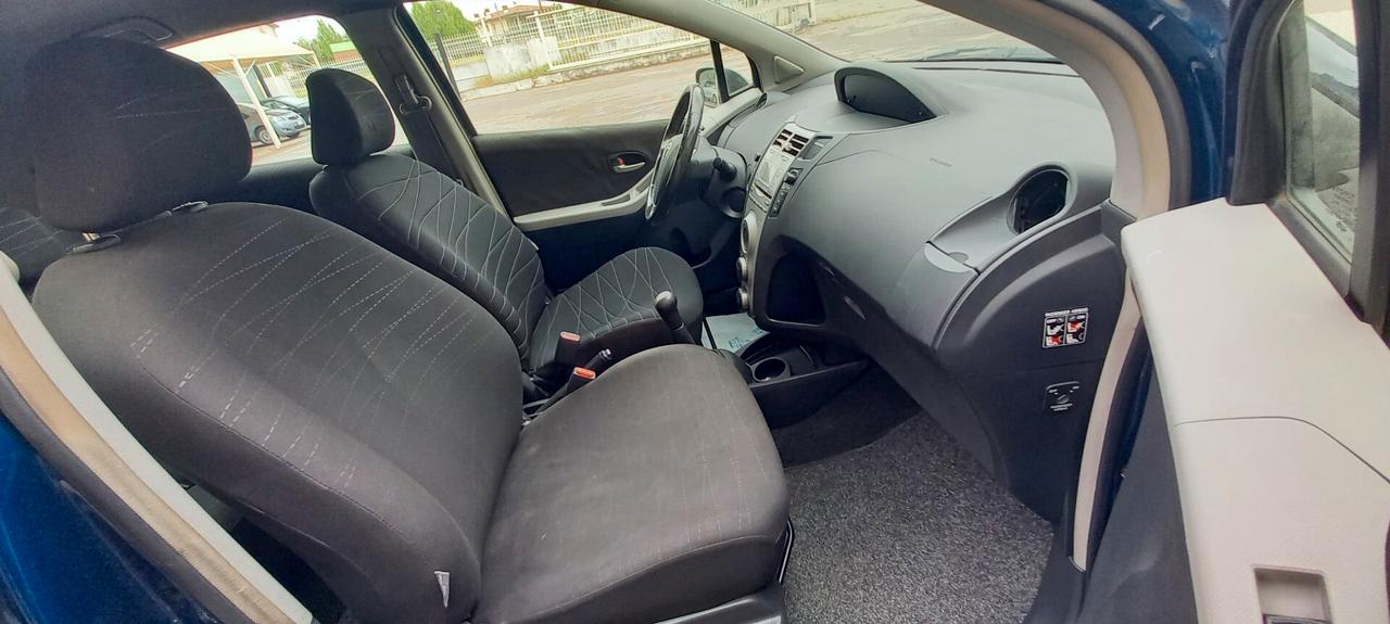 Toyota Yaris cc. 1.000 Benzina 5 Porte 5 Posti Utilizzabile Anche per i Neopatentati.