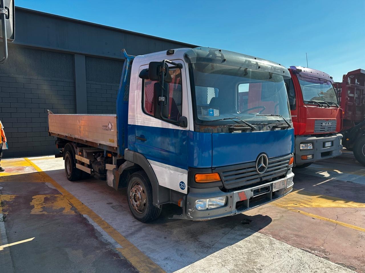 Mercedes Benz Atego 818 ribaltabile trilaterale 4x2 balestrato ABS