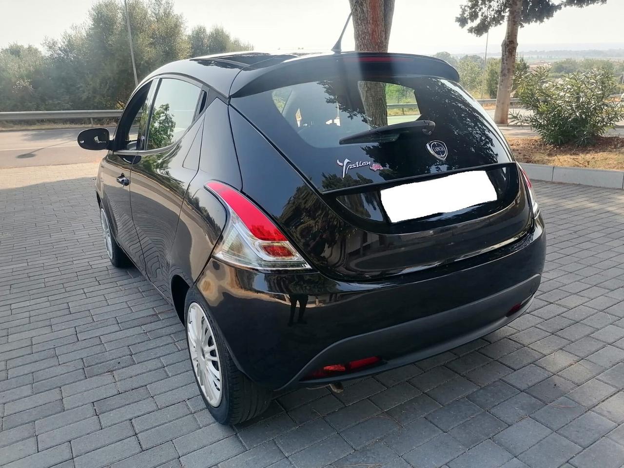 Lancia Ypsilon 1.2 Benz/GPL. - 2013