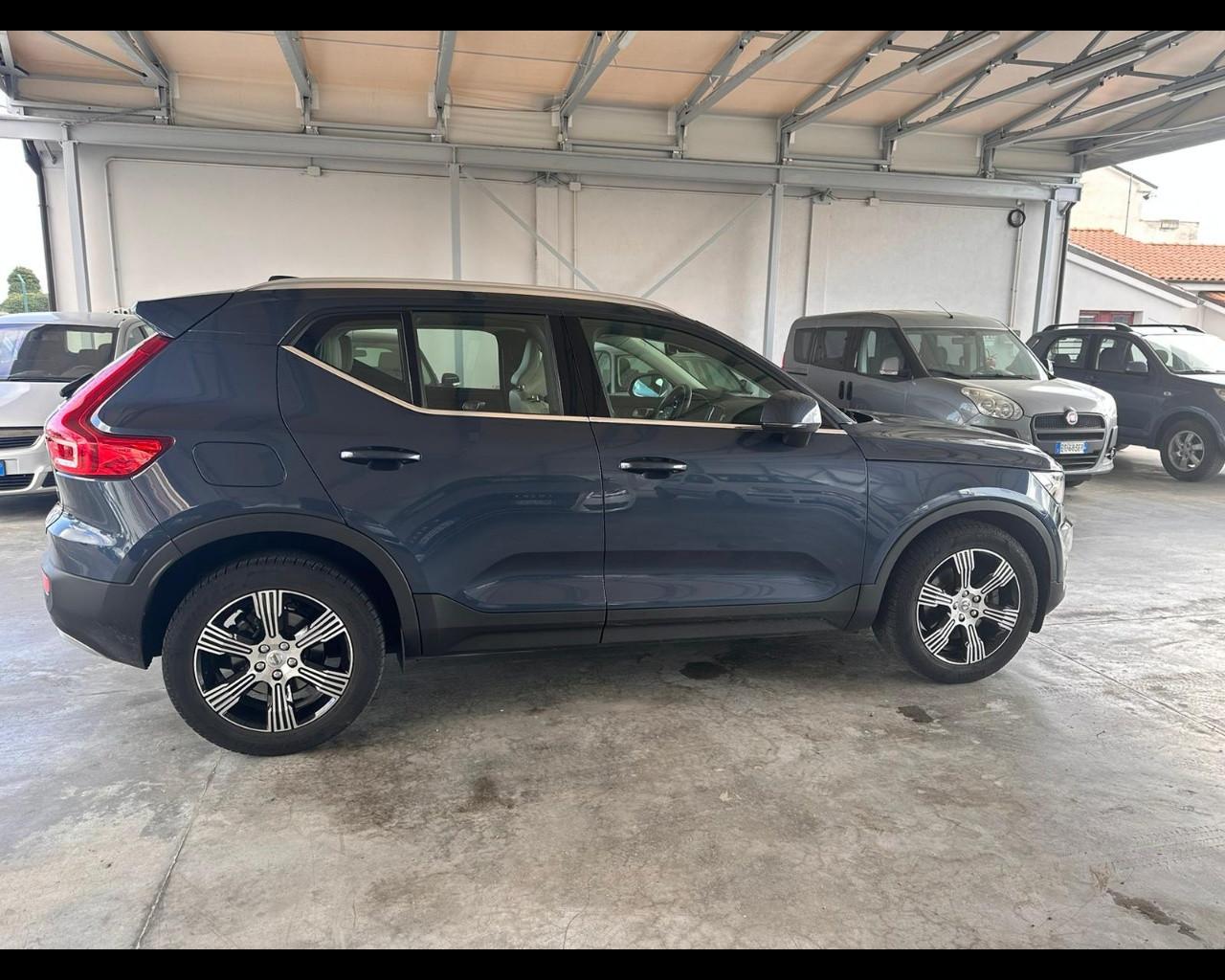 VOLVO XC40 (2017-->) - XC40 D3 AWD Geartronic Momentum