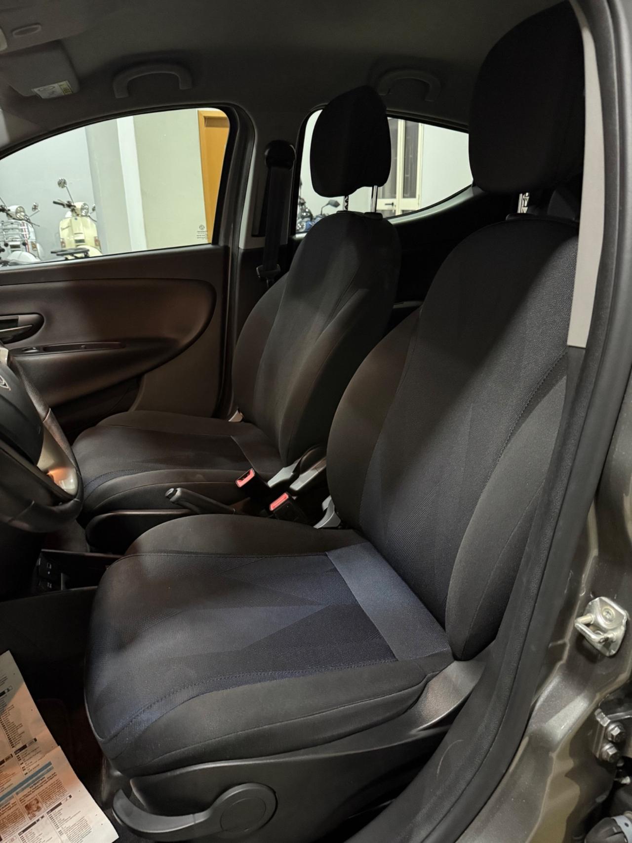 Lancia Ypsilon 1.2 69 CV 5 porte S&S Gold