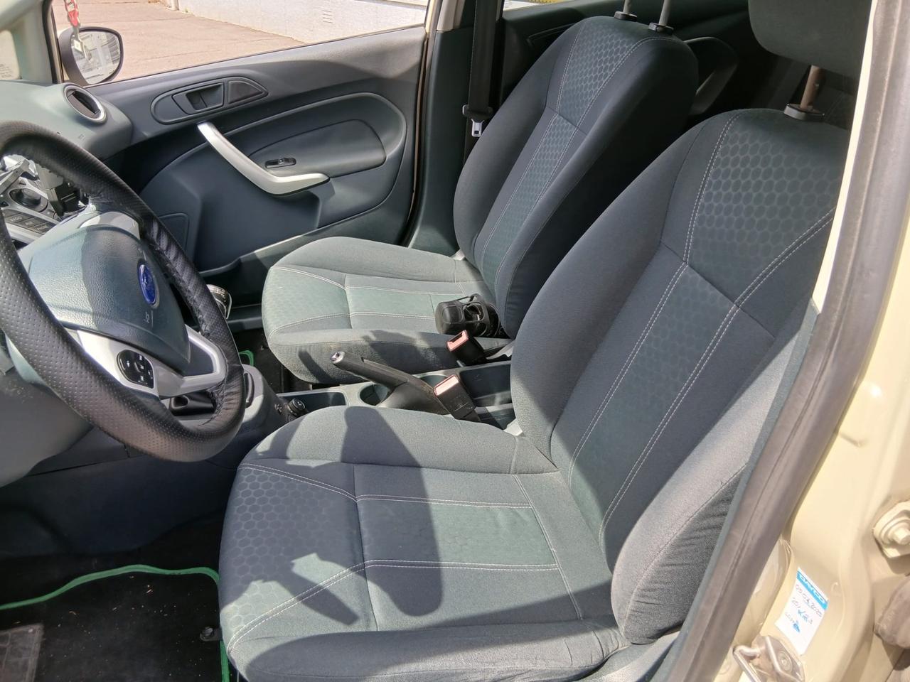 Ford Fiesta 1.4 TDCi FULL UFFICIAL FIAT TORINO LEGGI
