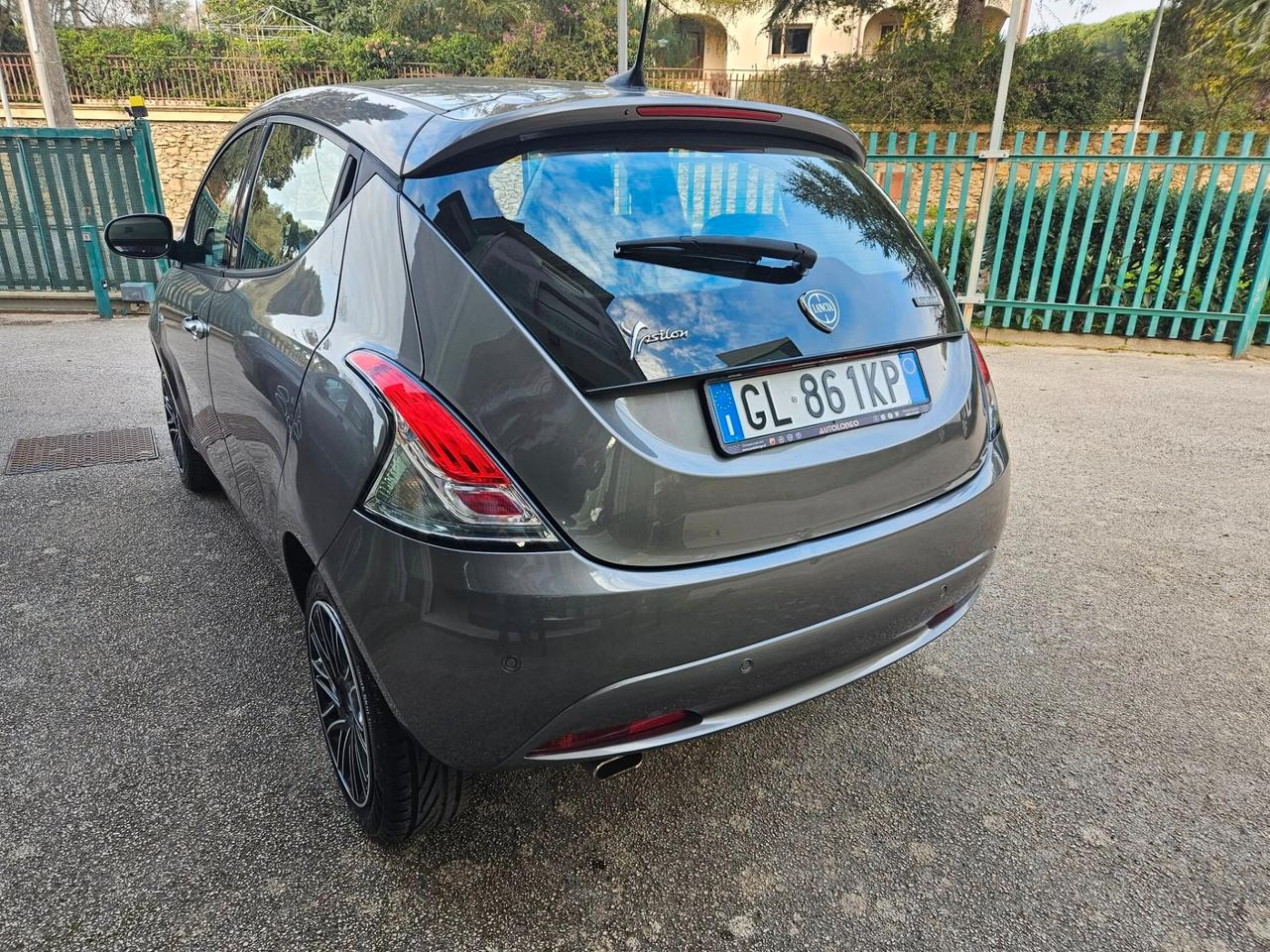 Lancia Ypsilon 1.0 FireFly 5 porte S&S Hybryd Gold