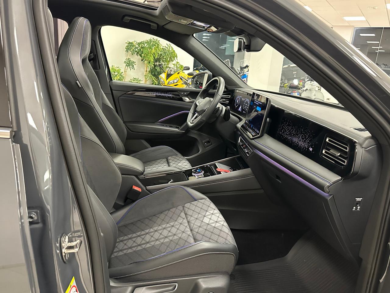Volkswagen Tiguan 2.0 TDI 193 CV DSG 4MOTION R-Line - 2025