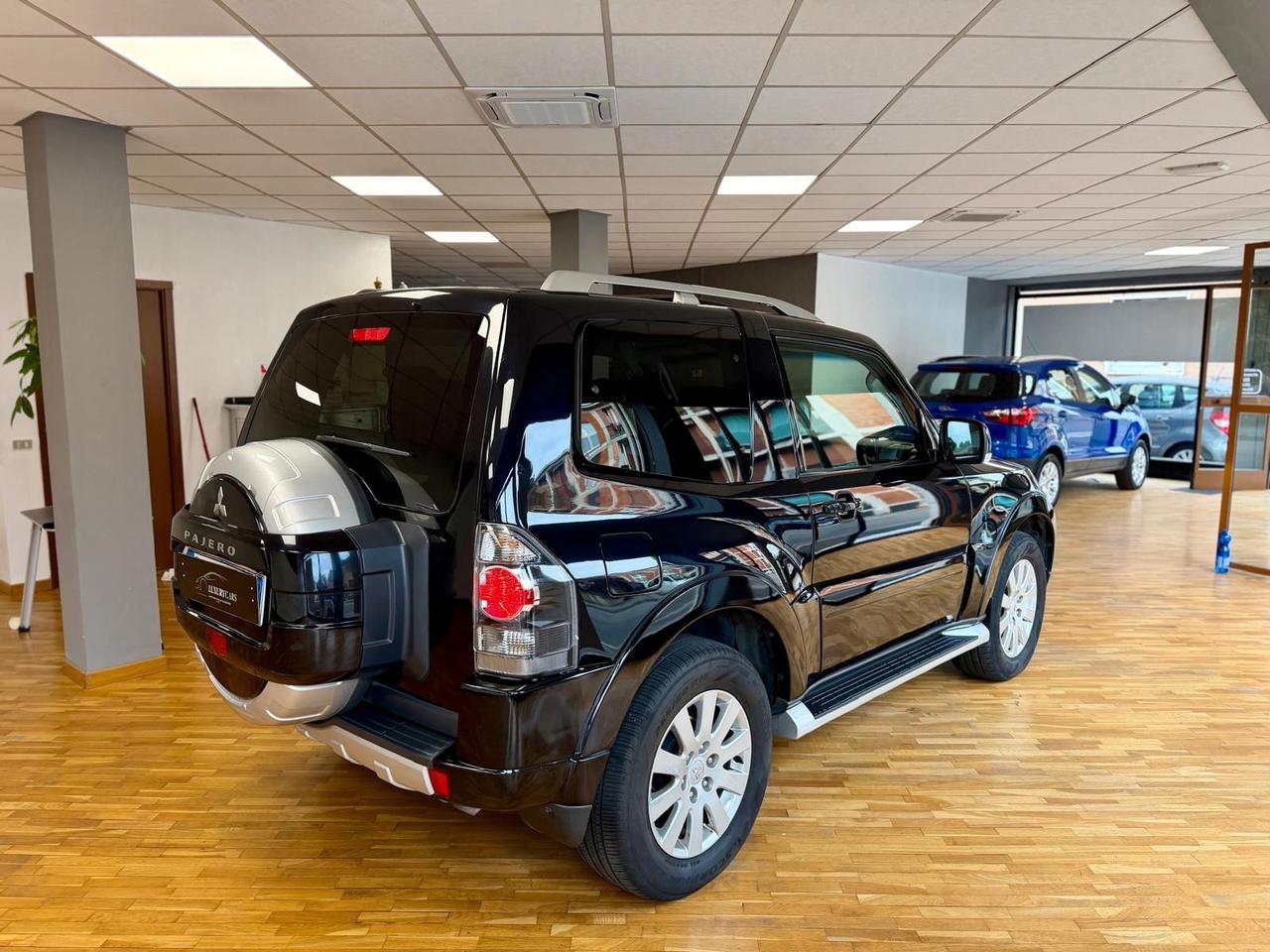 Mitsubishi Pajero 3.2 DI-D 16V 3p. Intense