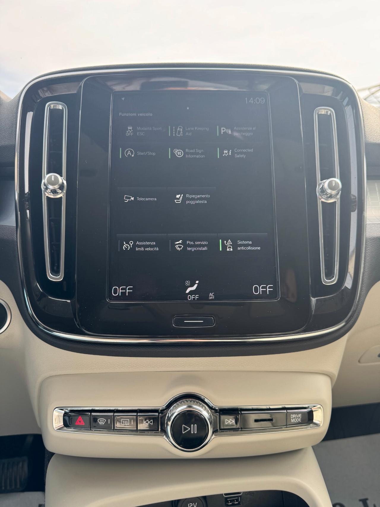 Volvo XC40 T2 Geartronic Momentum Pro