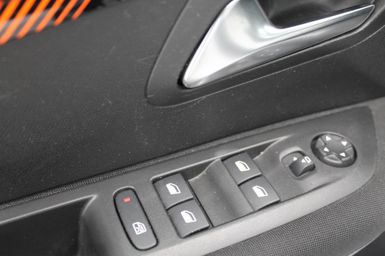 Peugeot 208 1.2 Puretech ALLURE 100 Cv.