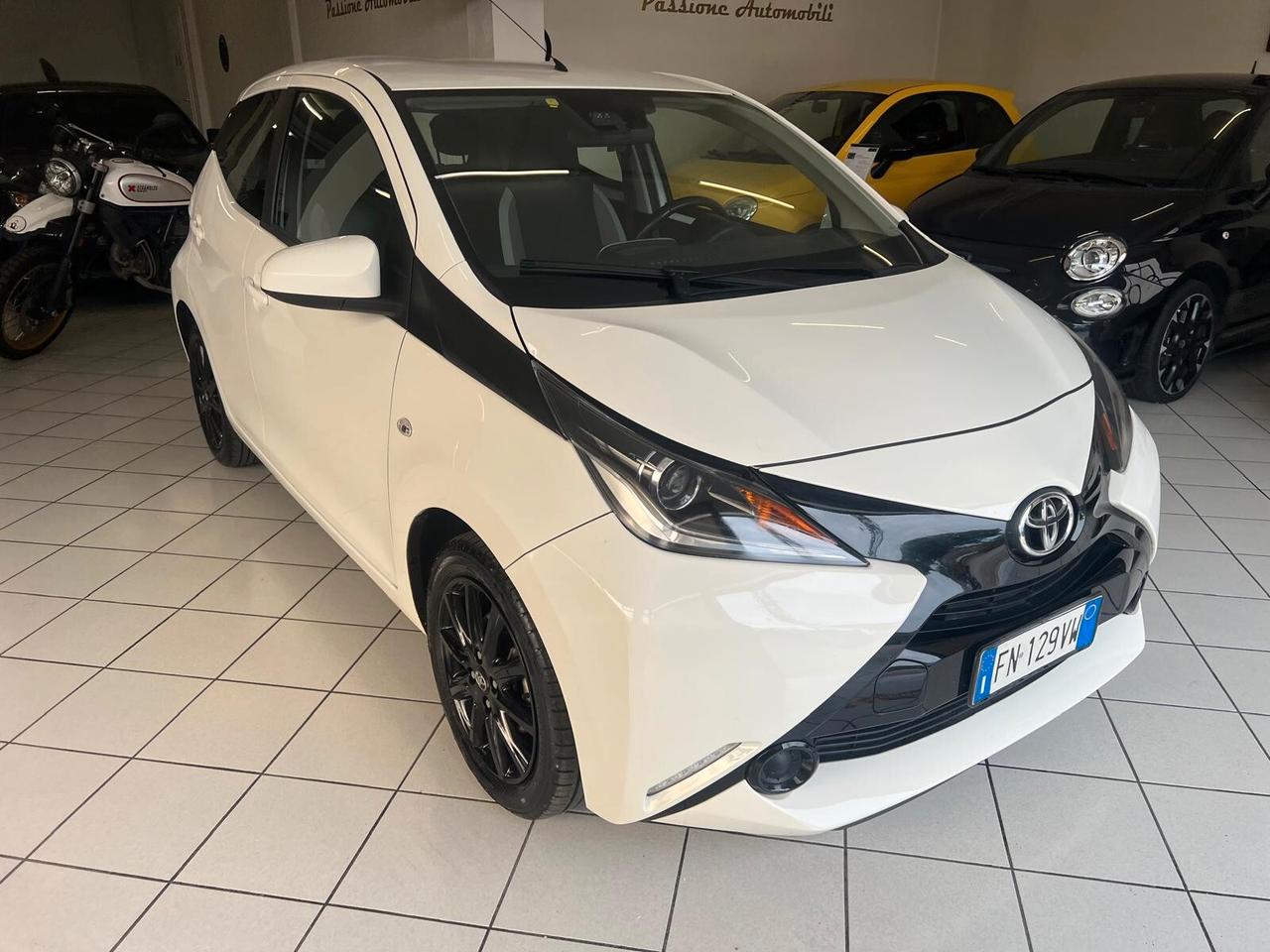 Toyota Aygo 1.0 VVT-i 69 CV 5 porte x-cool TSS
