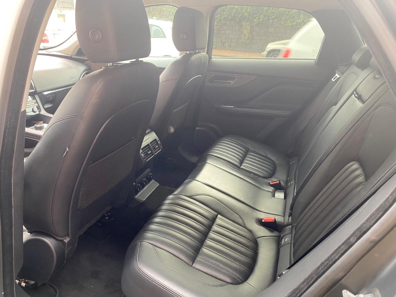 Jaguar F-Pace 2.0 D 180 CV AWD aut. Portfolio