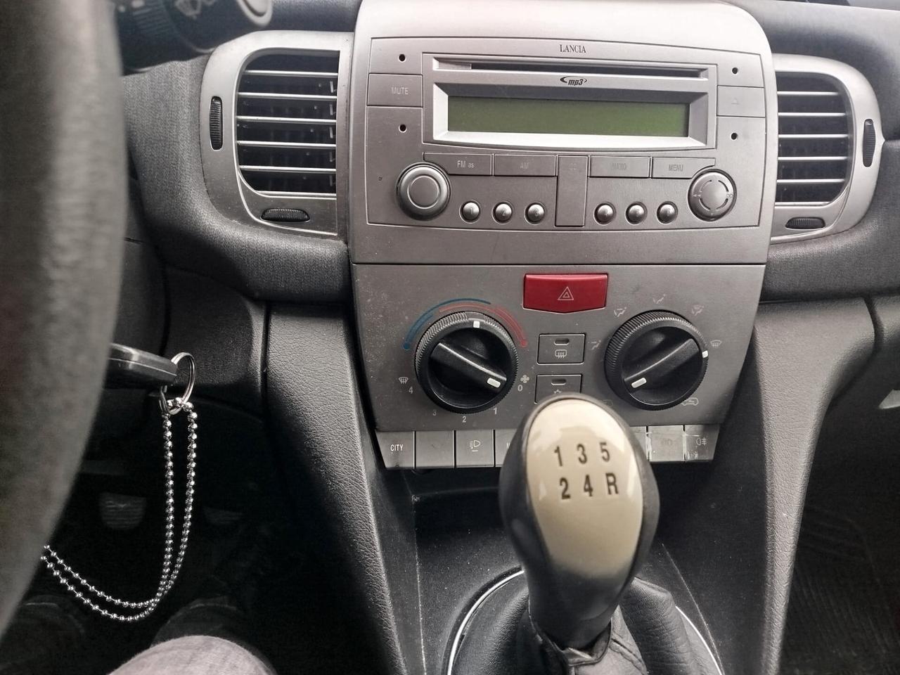 Lancia Ypsilon 1.3 MJT 90 CV Oro Giallo