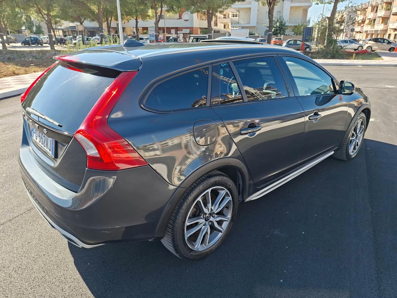 Volvo V60 Cross Country D4 AWD Geartronic Summum