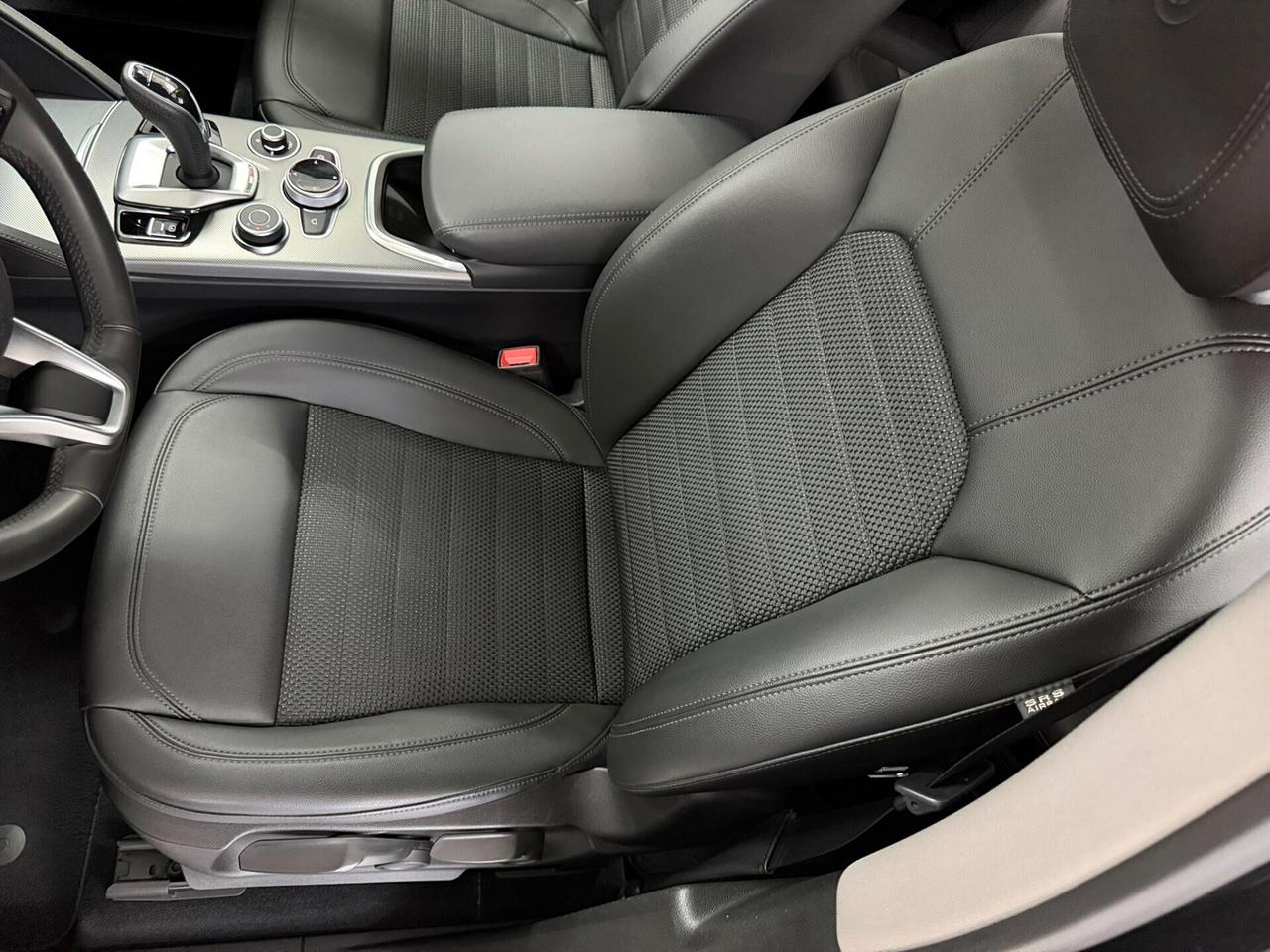 Alfa Romeo Stelvio 2.0 T 200 CV SPRINT CERCHI 19" AT8 Q4 TAGLIANDATA